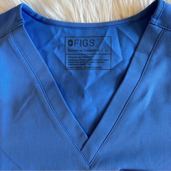 FIGS Blue Top - Picture 2 of 5